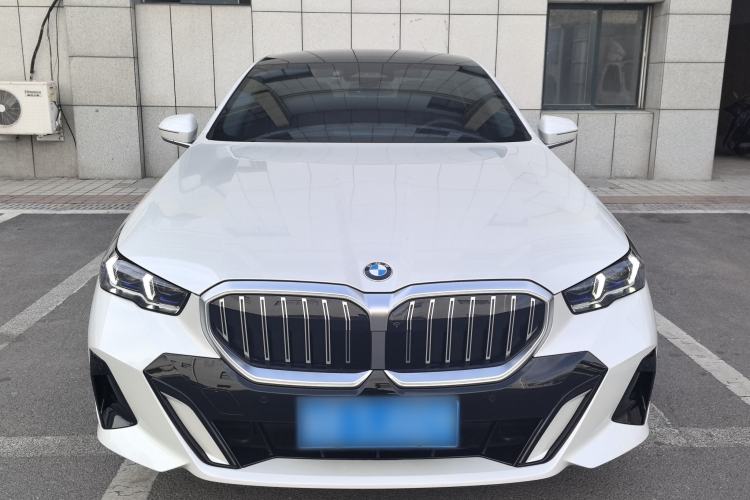 Used BMW 5 Series 2024 530Li Luxury Edition M Sport Package Exterior 4