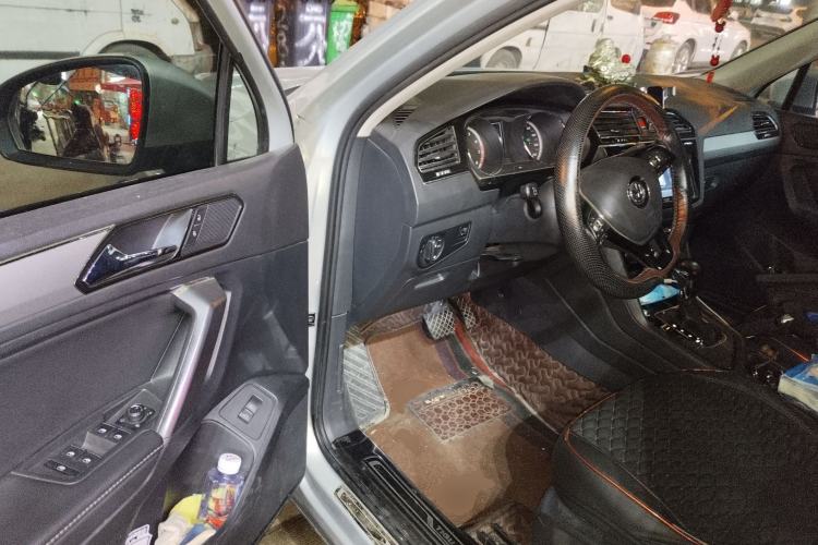 Used Volkswagen Tiguan L 2019 330TSI Automatic Two-Wheel Drive Smart Luxury Version China VI Standard
