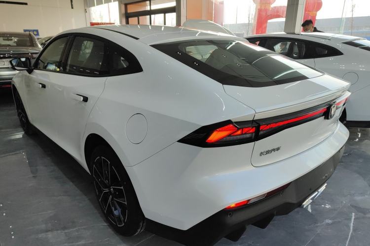 Used Changan UNI-V iDD 2024 Blue Whale Smart Electric iDD 136km ZhiKu Model
