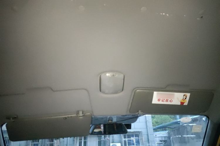 Used Dongfeng Yufeng 2018 2.5T Logistics Vehicle A100 Long Wheelbase Mid-Roof 5-9 Seater China V Emission Standard ZD25 Headliner