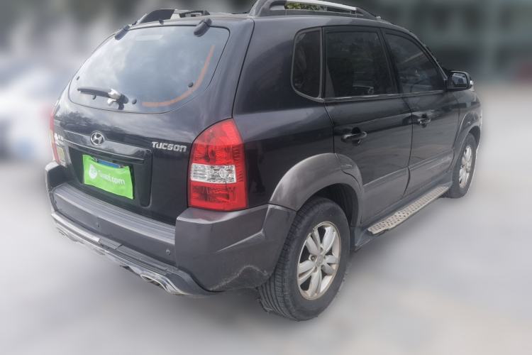 Used Hyundai Tucson 2009 2.0L Manual Two-Wheel Drive Fashion Edition Rear Right 45 Deg