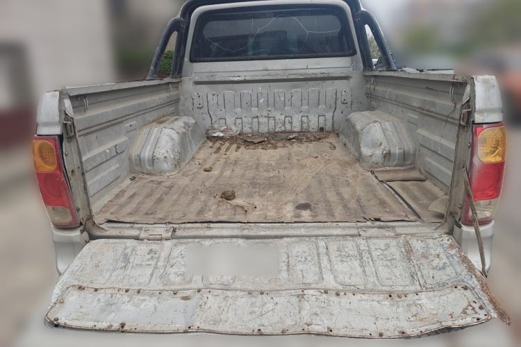 Used BAW Yueling 2014 2.8T long-wheelbase Entrepreneur Edition JE493ZLQ4CB Trunk