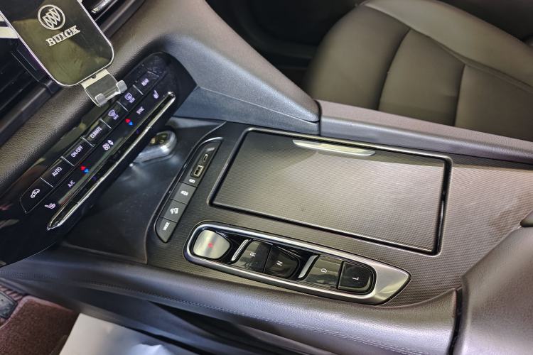 Used Buick Enclave 2020 28T Two-Wheel Drive Luxury Version Interior 9