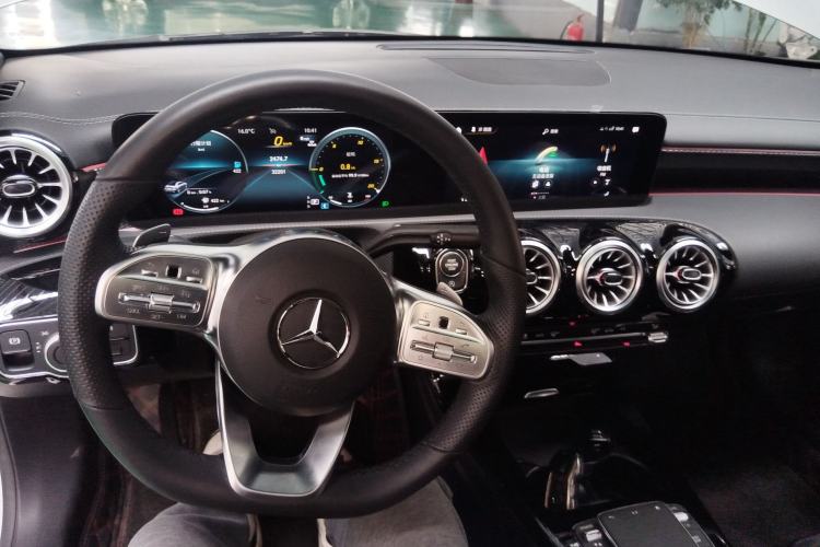 Used Mercedes-Benz A-Class 2022 Revised Version A 200 L Sport Sedan Fashionable Style
