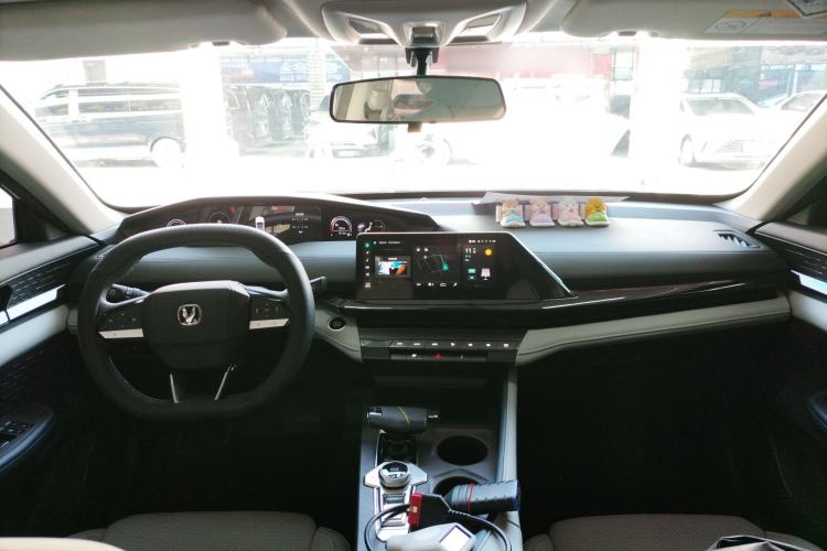 Used Changan UNI-V iDD 2023 ZhiDian iDD 1.5T 113km Smart & Fun Version
