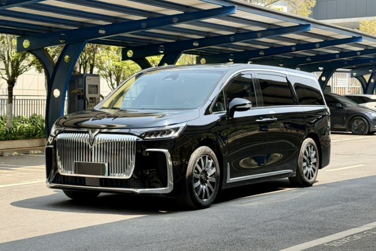 Used VOYAH Dream 2025 EV Four-Wheel Drive Excellence Kunpeng Edition