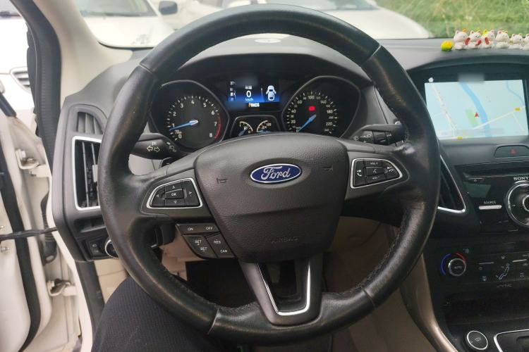 Used Ford Focus 2017 Sedan EcoBoost 180 Automatic Flagship Model Steering Wheel