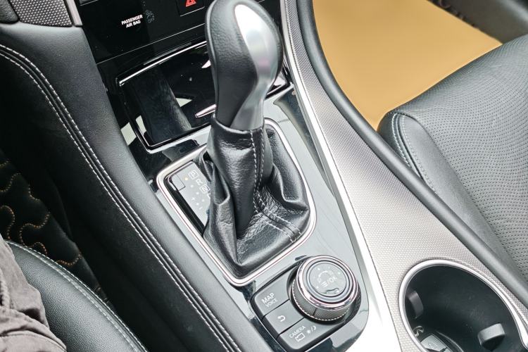 Used Infiniti Q50L 2016 2.0T Ambition Edition Interior 10