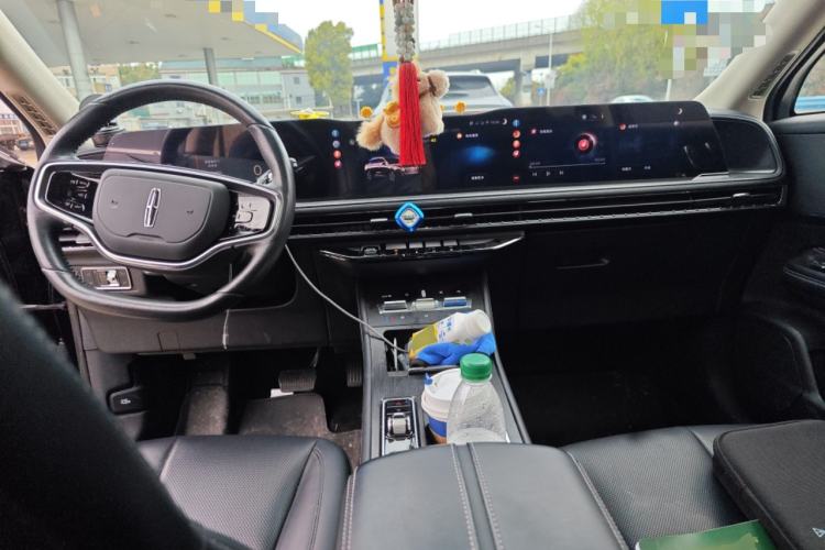 Used Lincoln Corsair 2024 2.0T Two-Wheel Drive Deluxe Edition Center Console