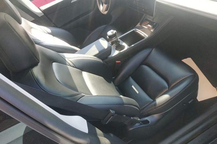 Used Tesla Model Y 2023 Rear-Wheel-Drive Version
