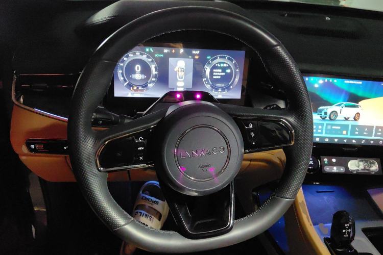 Used Lynk & Co 09 2021 2.0T Halo Six-Seater