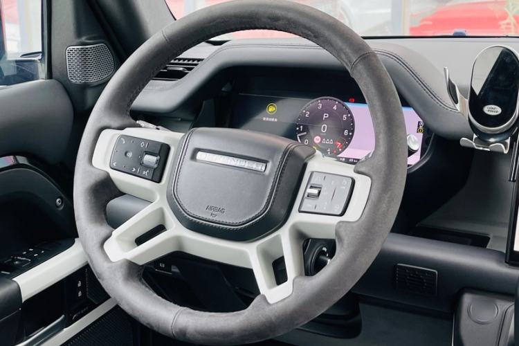 Used Land Rover Defender 2023 Facelift 90 3.0T P400 XS Interior 2