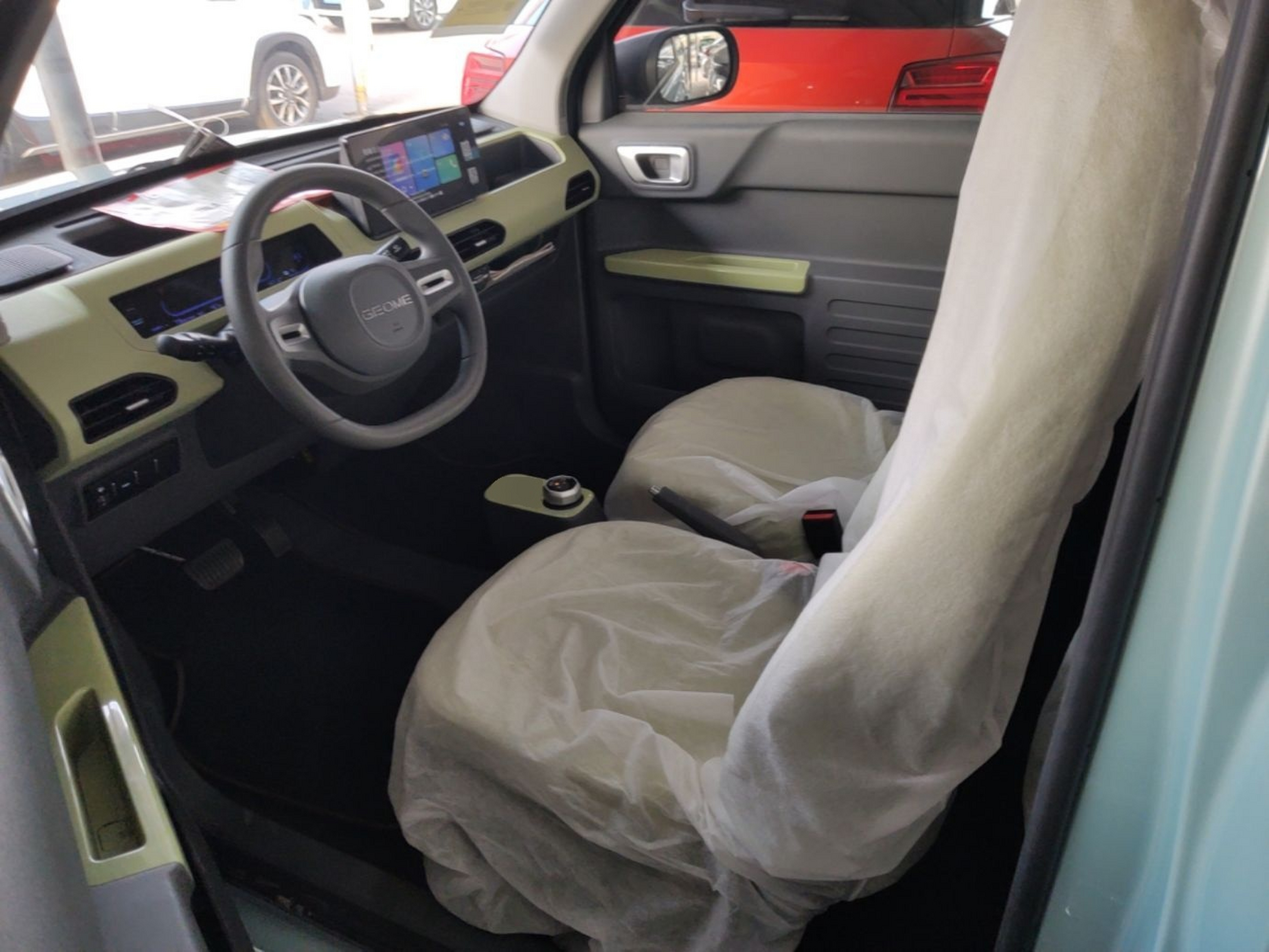 المقاعد الأمامية داخل السيارة