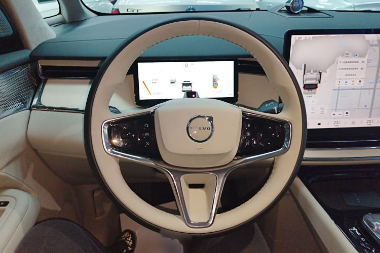 Used Volvo EM90 2025 Ultra Six-Seater