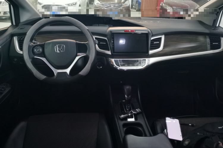 Used Honda Jade 2017 1.8L automatic Comfort version 5 seats Center Console