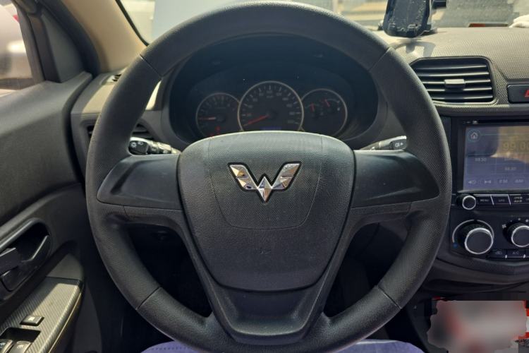 Used Wuling Hongguang 2014 1.5L S Standard Version Steering Wheel