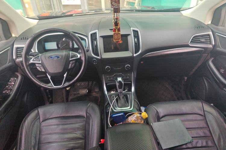 Used Ford Edge 2018 EcoBoost 245 Four-Wheel Drive Titanium 7-Seater Center Console