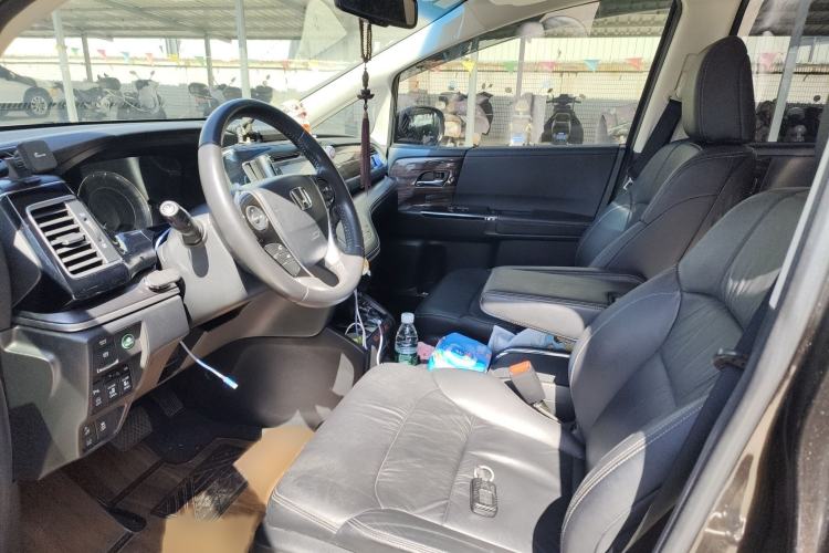 Used Honda Elysion 2016 2.4L Supreme Edition Left Front Seat