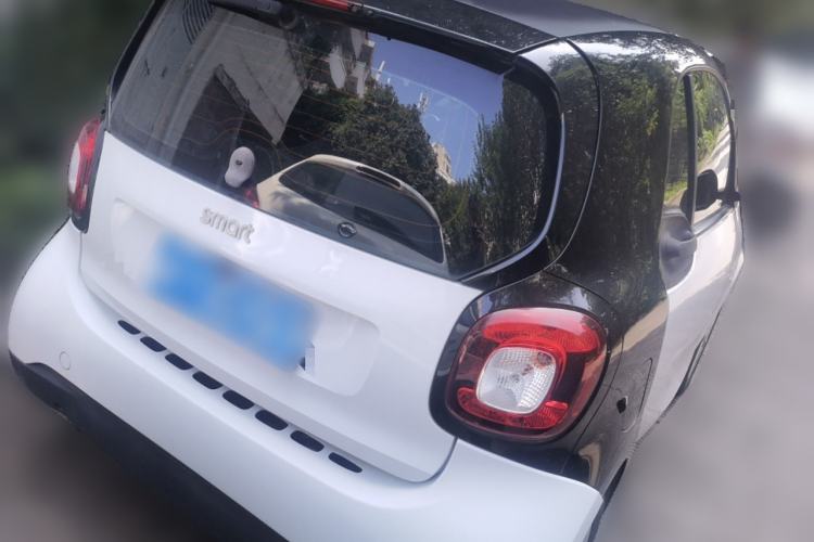 Used smart fortwo 2015 1.0L 52 kW hardtop Dynamic version
