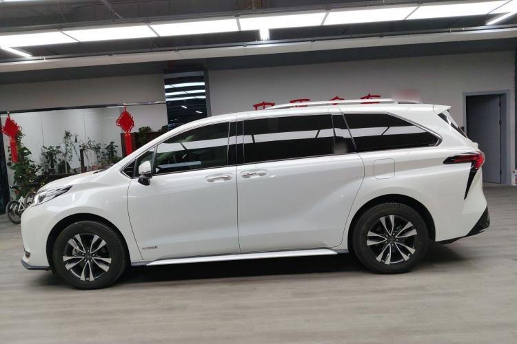 Used Toyota Granvia 2023 2.5L Hybrid Luxury Edition
