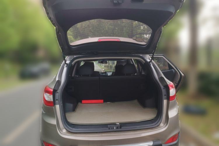 Used Hyundai ix35 2013 2.0L Automatic Two-Wheel Drive Smart GLS China IV Standard Trunk