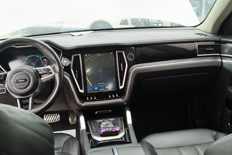 Used Zotye T700 2017 1.8T Dual-Clutch Prestige Model Center Console