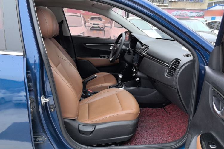 Used Kia KX Cross 2017 1.4L AT GLS Right Front Seat