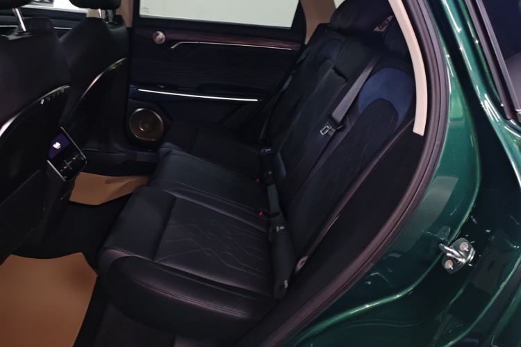 Used VOYAH FREE 2023 Four-Wheel Drive Extended-Range Model with Ultra-Long Range
