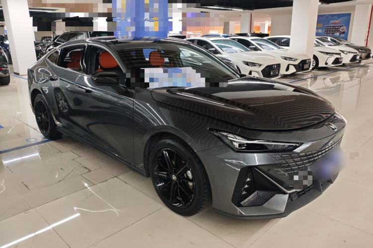 Used CHANGAN UNI-V 2022 1.5T Prestige Version Front Right 45 Deg