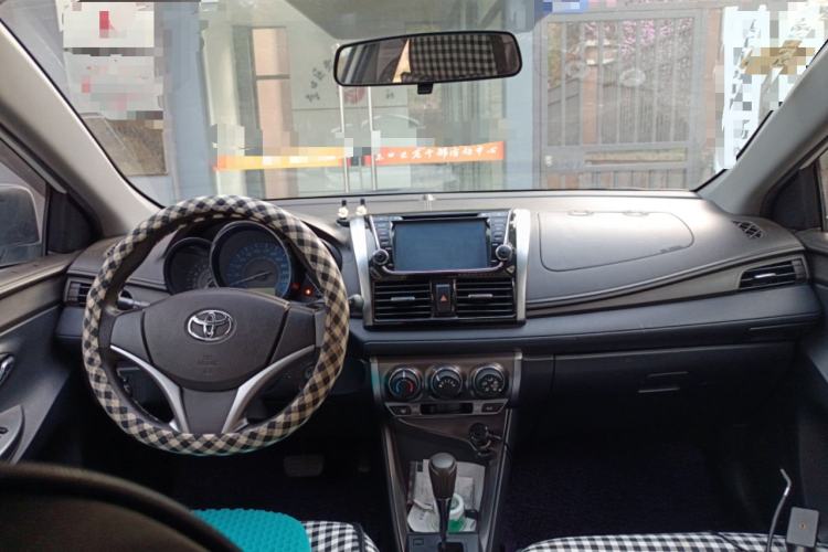 Used Toyota YARiS L Zhi Xuan 2015 1.5E Automatic Charm Edition Center Console