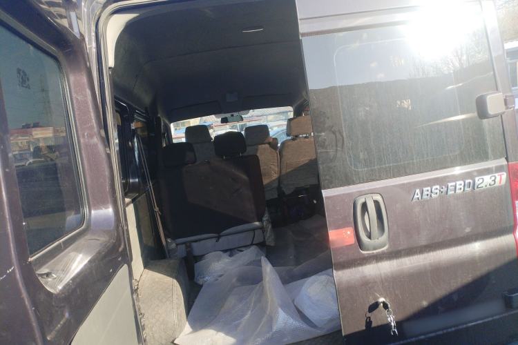 Used Dongfeng Yufeng Yufeng 2020 2.3T Economy Standard Edition Logistics Vehicle Short Wheelbase Mid-Roof Design 5-9 Seats WP2.3