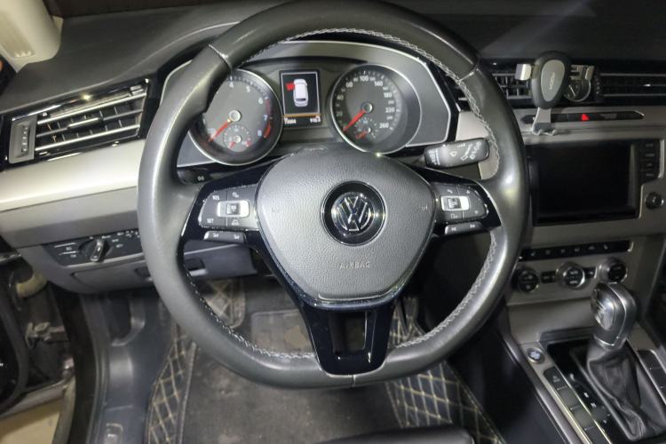 Used Volkswagen Variant 2017 380TSI Two-Wheel Drive Comfort Edition