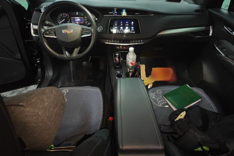 Used Cadillac XT4 2021 28T Two-Wheel Drive Leading Version Center Console