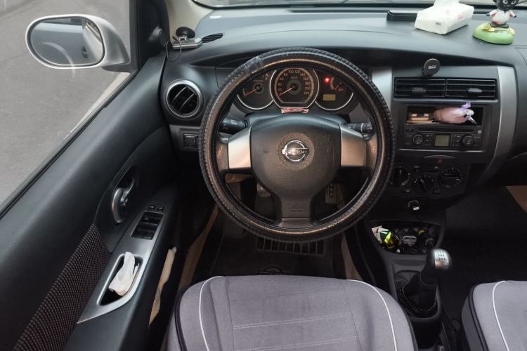 Used Nissan Livina 2010 Jingrui Edition 1.6L Manual Standard Model