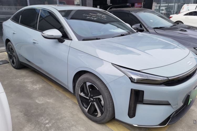 Used Geely Galaxy L6 2024 125km PLUS Dragon Edition
