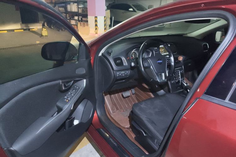 Used Volvo V40 2013 2.0T Zhiyi Edition