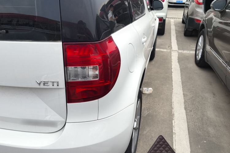 Used Skoda Yeti 2017 TSI280 DSG Car Enjoy Brothers Edition Exterior 3