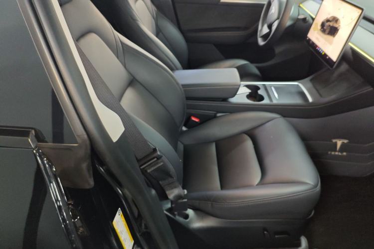 Used Tesla Model Y 2023 Rear-Wheel-Drive Version Right Front Seat