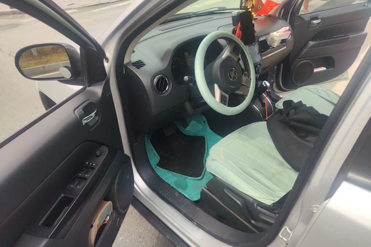 Used Jeep Compass 2011 2.4L four-wheel-drive sport version Driver Seat