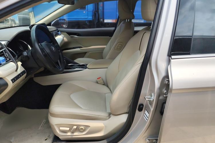 Used Toyota Camry 2021 2.0G Luxury Edition
