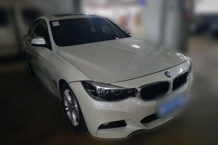 Used BMW 3 Series GT 2020 320i M Sport Package Front Right 45 Deg