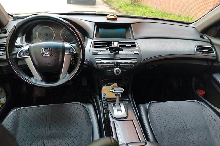 Used Honda Accord 2013 2.0L SE Center Console