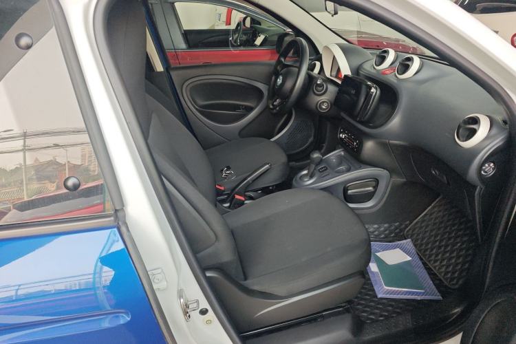 Used smart forfour 2018 1.0L 52 kW Dynamic Edition