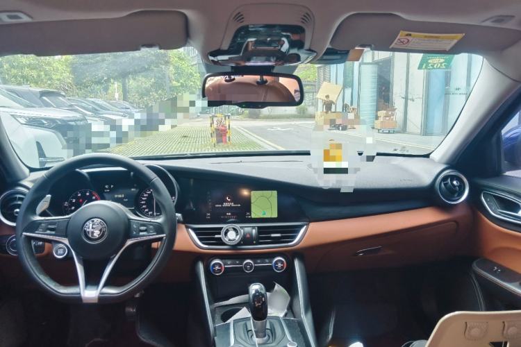 Used Alfa Romeo Giulia 2017 2.0T 280HP Luxury Edition Center Console
