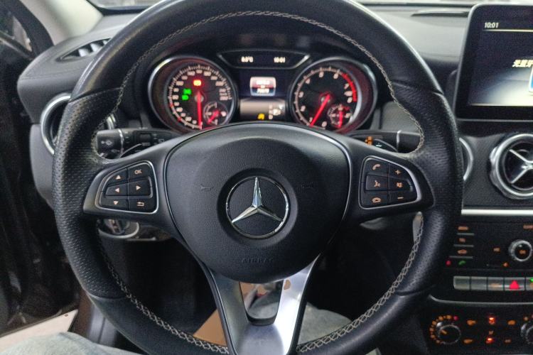 Used Mercedes-Benz GLA 2018 GLA 200 Fashion Model Steering Wheel