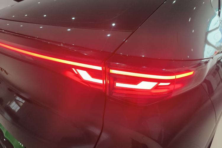 Used Volkswagen ID.UNYX 2024 Pro Long-Range Version Right Rear Taillight