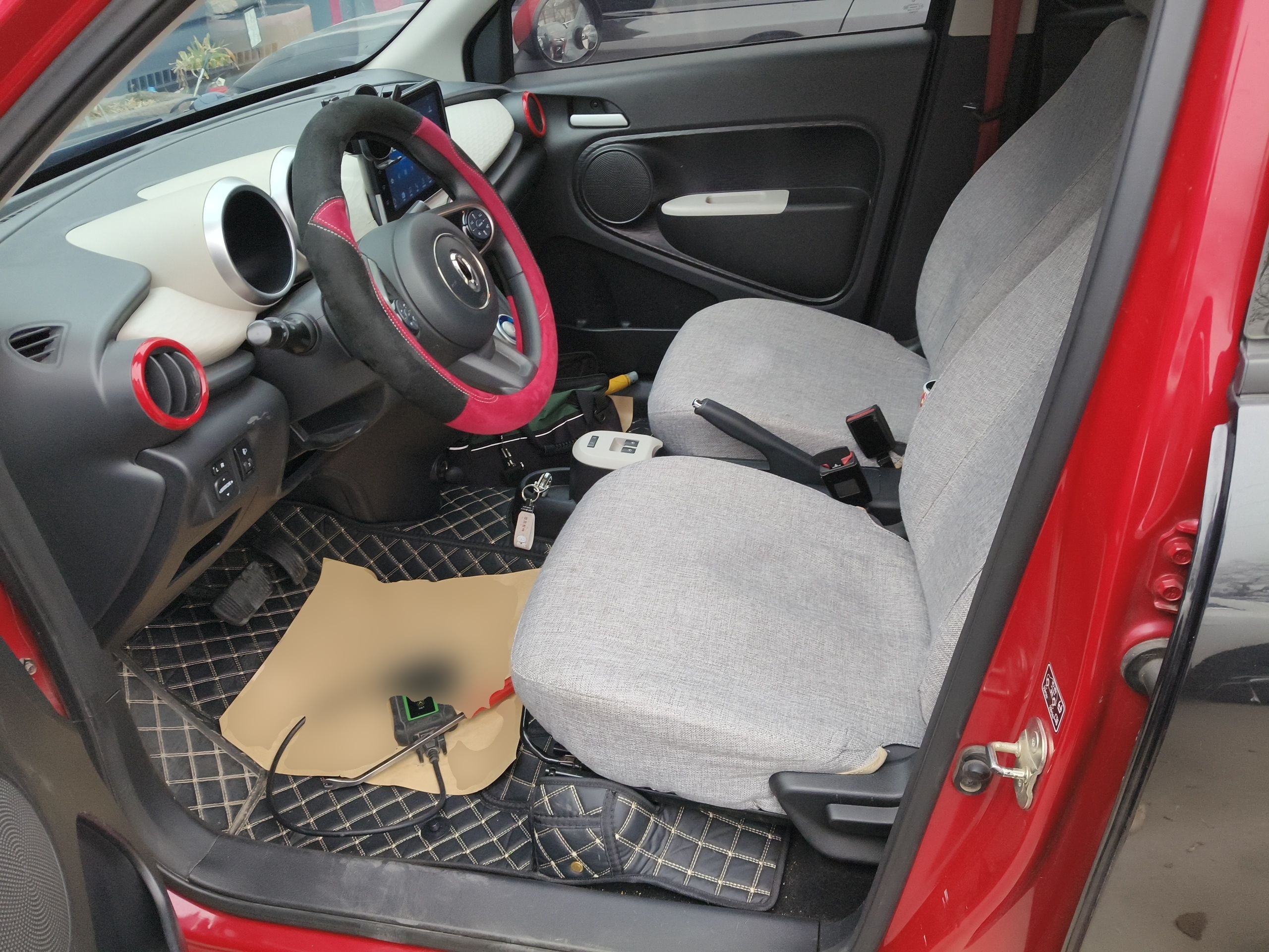 المقاعد الأمامية داخل السيارة