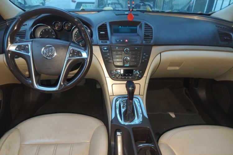Used Buick Regal 2012 2.4L SIDI Elite Edition Center Console