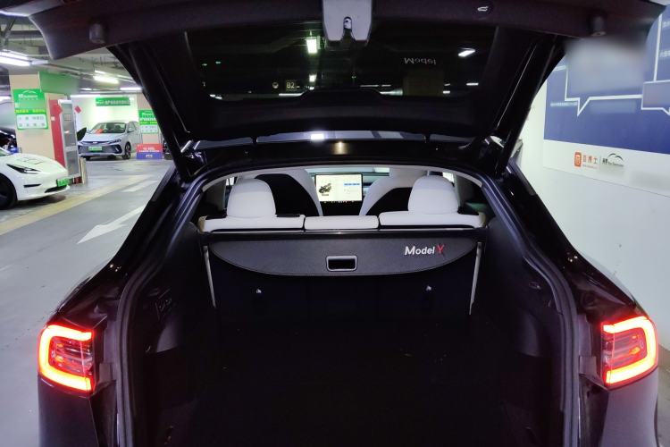 Used Tesla Model Y 2021 Standard Range Rear-Wheel Drive Version Trunk