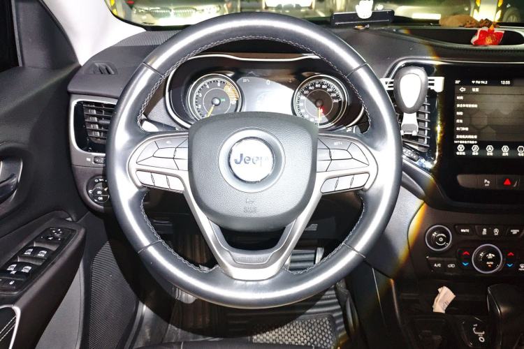 Used Jeep Cherokee 2019 2.0T Two-Wheel Drive Smart Enjoyment Version China VI